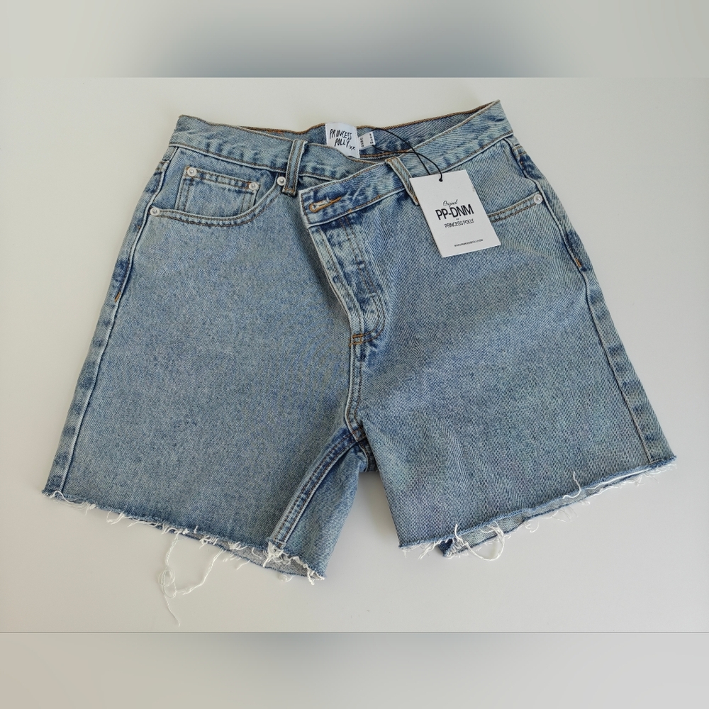 Princess Polly PP-DNM Anne Denim Shorts Size 4 asymmetrical button-fly crossover